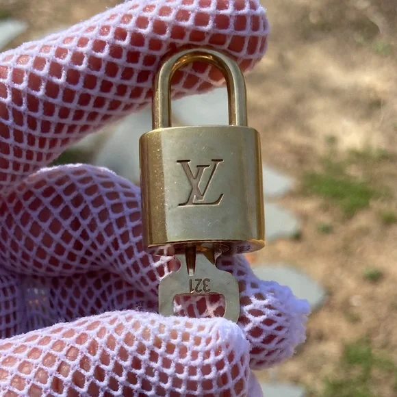 Louis Vuitton #321 Lock and Key (Authentic) Preloved - Picture 5 of 11